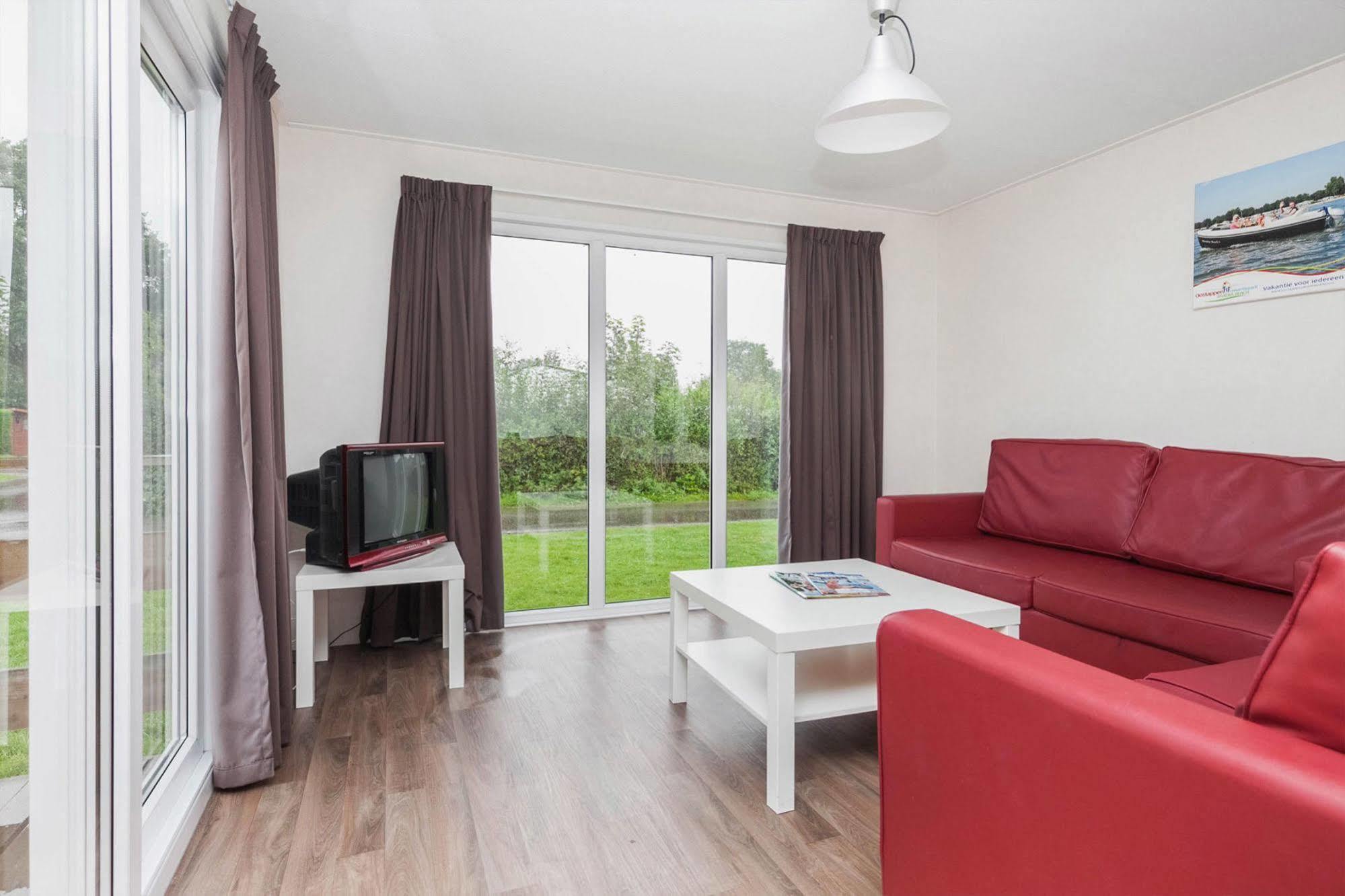 Oostappen Vakantiepark Riviera Beach Biddinghuizen Buitenkant foto